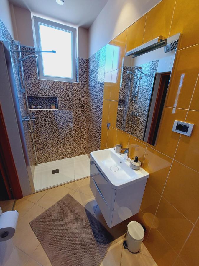 Room And Apartments Antea Rovinj Exterior foto
